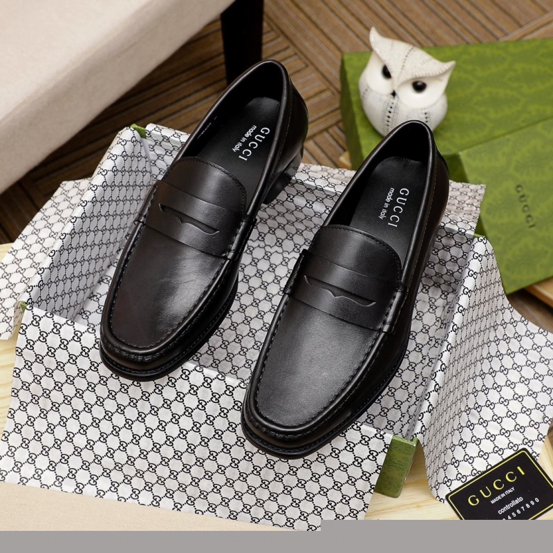 G*u*i leather shoes